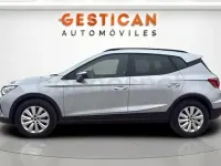 Usado Seat Arona Style 110 CV (80 kW) 2023 Gris / plata SUV