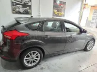 Usado Ford Focus 125 CV (91 kW) 2015 Gris / plata Berlina