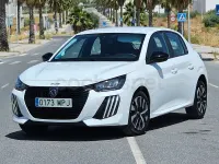 Usado Peugeot 208 Active 100 CV (73 kW) 2024 Blanco Utilitario