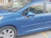 Usado Peugeot 207 90 CV (66 kW) 2006 Azul Berlina