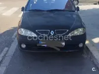 Usado Renault Mégane 100 CV (73 kW) 2000 Negro Berlina