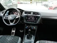 Usado VW Tiguan R-line 150 CV (110 kW) 2022 Gris / plata SUV