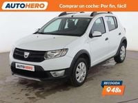 Usado Dacia Sandero Stepway 90 CV (66 kW) 2015 Blanco Utilitario