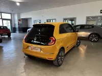 Usado Renault Twingo Techno 60 kW (82 CV) 2023 Amarillo Utilitario