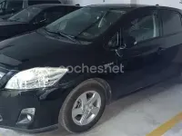 Usado Toyota Auris Hybrid Active 135 CV (99 kW) 2011 Negro Berlina