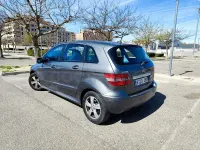 Usado Mercedes B180 109 CV (80 kW) 2010 Gris / plata Monovolumen