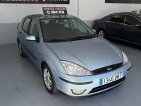 Usado Ford Focus Ghia 100 CV (73 kW) 2005 Azul Berlina