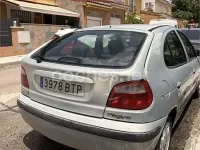 Usado Renault Mégane II 80 CV (58 kW) 2002 Gris / plata Berlina