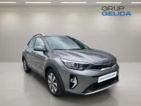 Usado Kia Stonic 101 CV (74 kW) 2025 Gris SUV
