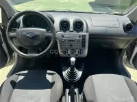 Usado Ford Fiesta Trend 80 CV (58 kW) 2005 Blanco Utilitario