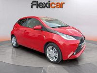 Usado Toyota Aygo X-play 72 CV (52 kW) 2018 Rojo Utilitario
