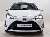 Usado Toyota Yaris Hybrid Active 100 CV (73 kW) 2019 Blanco Berlina
