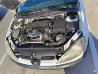 Usado Peugeot 206 70 CV (51 kW) 2004 Blanco Berlina