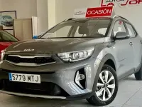 Usado Kia Stonic 79 CV (58 kW) 2024 Gris / plata SUV