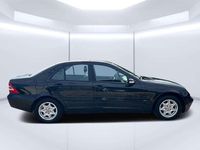 Usado Mercedes C220 Avantgarde 143 HP (105 kW) 2002 Preto Sedan