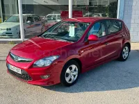 Usado Hyundai i30 Classic 90 CV (66 kW) 2012 Granate Berlina