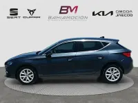 Usado Seat Leon Style 116 CV (85 kW) 2025 Gris / plata Berlina