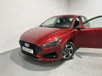 Nuevo Hyundai i30 101 CV (74 kW) 2025 Rojo Familiar