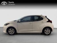 Usado Toyota Yaris Hybrid Active 116 CV (85 kW) 2022 Blanco Berlina