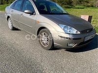 Usado Ford Focus Ghia 100 CV (73 kW) 2003 Marrón Berlina
