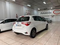 Usado Toyota Yaris Hybrid 100 CV (73 kW) 2019 Blanco Berlina