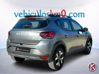 Usado Dacia Sandero Expression 91 CV (66 kW) 2025 Gris / plata Berlina