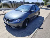 Usado Seat Leon Style 110 CV (80 kW) 2018 Gris Utilitario