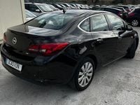 Usado Opel Astra Business 95 HP (69 kW) 2013 Preto Sedan