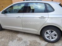 Usado VW Polo Advance 95 CV (69 kW) 2018 Gris / plata Utilitario