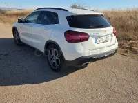 Usado Mercedes GLA180 122 CV (89 kW) 2020 Blanco SUV