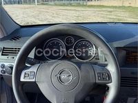 Usado Opel Astra GTC Enjoy 100 CV (73 kW) 2005 Gris / plata Berlina