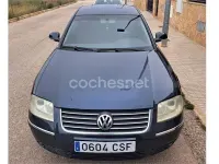 Usado VW Passat Comfortline 130 CV (95 kW) 2004 Azul Berlina