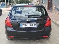 Usado Kia Ceed 109 CV (80 kW) 2008 Negro Utilitario