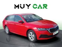 Usado Skoda Octavia Ambition 116 CV (85 kW) 2021 Rojo Familiar