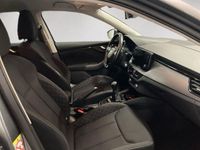 Usado Skoda Scala Ambition 110 CV (80 kW) 2022 Gris Utilitario