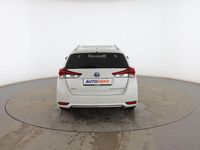 Usado Toyota Auris Touring Sports Active 136 CV (100 kW) 2016 Blanco Familiar