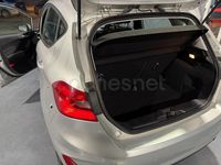 Usado Ford Fiesta Active 85 CV (62 kW) 2018 Gris / plata Utilitario