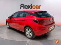 Usado Opel Astra Selective 110 CV (80 kW) 2018 Rojo Familiar