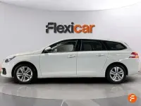 Usado Peugeot 308 SW Active 130 CV (95 kW) 2020 Blanco Familiar