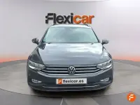Usado VW Passat 122 CV (89 kW) 2022 Gris Familiar