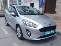 Usado Ford Fiesta Trend 86 CV (63 kW) 2018 Gris Utilitario