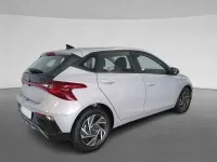 Usado Hyundai i20 101 CV (74 kW) 2025 Gris Utilitario