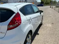 Usado Ford Fiesta Trend 90 CV (66 kW) 2009 Blanco Berlina