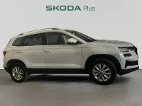 Usado Skoda Karoq Ambition 115 CV (84 kW) 2023 Blanco SUV