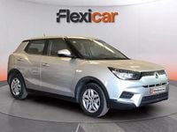 Usado Ssangyong (KGM) Tivoli 129 CV (94 kW) 2016 Gris SUV