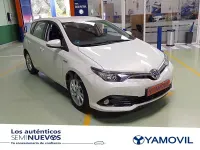 Usado Toyota Auris Hybrid Active 136 CV (100 kW) 2016 Blanco Berlina