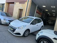 Usado Peugeot 208 Access 75 CV (55 kW) 2017 Blanco Utilitario
