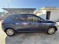Usado Kia Ceed 90 CV (66 kW) 2008 Azul Utilitario