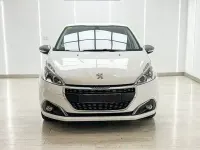 Usado Peugeot 208 Allure 82 CV (60 kW) 2018 Blanco Utilitario