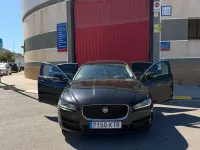 Usado Jaguar XE Prestige 180 CV (132 kW) 2019 Negro Berlina